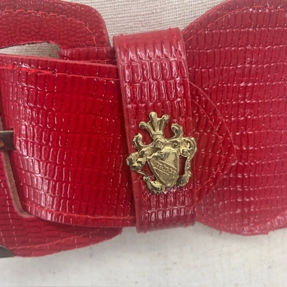 Retro 80s 90s Wide Stretch Statement Waist Belt Gold Crest Buckle Cinch Red